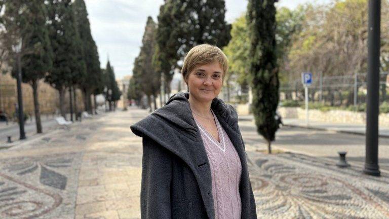 FOTOGRAFÍA. TARRAGONA (REINO DE ESPAÑA), 16 DE FEBRERO DE 2024. VOX desmonta calumnias y Salou arropa a la edil de Tarragona. Judit Gómez García, consejera del Grupo Municipal de VOX en el Ayuntamiento de Tarragona "es un error desestimar esta moción que da respuesta a datos alarmantes sobre el aumento significativo de delitos en espacios públicos, especialmente agresiones sexuales, hurtos y tráfico de drogas", ha apuntado la consejera. La barriada de Bonavista abandonada en la inseguridad. Lasvocesdelpueblo (Ñ Pueblo)