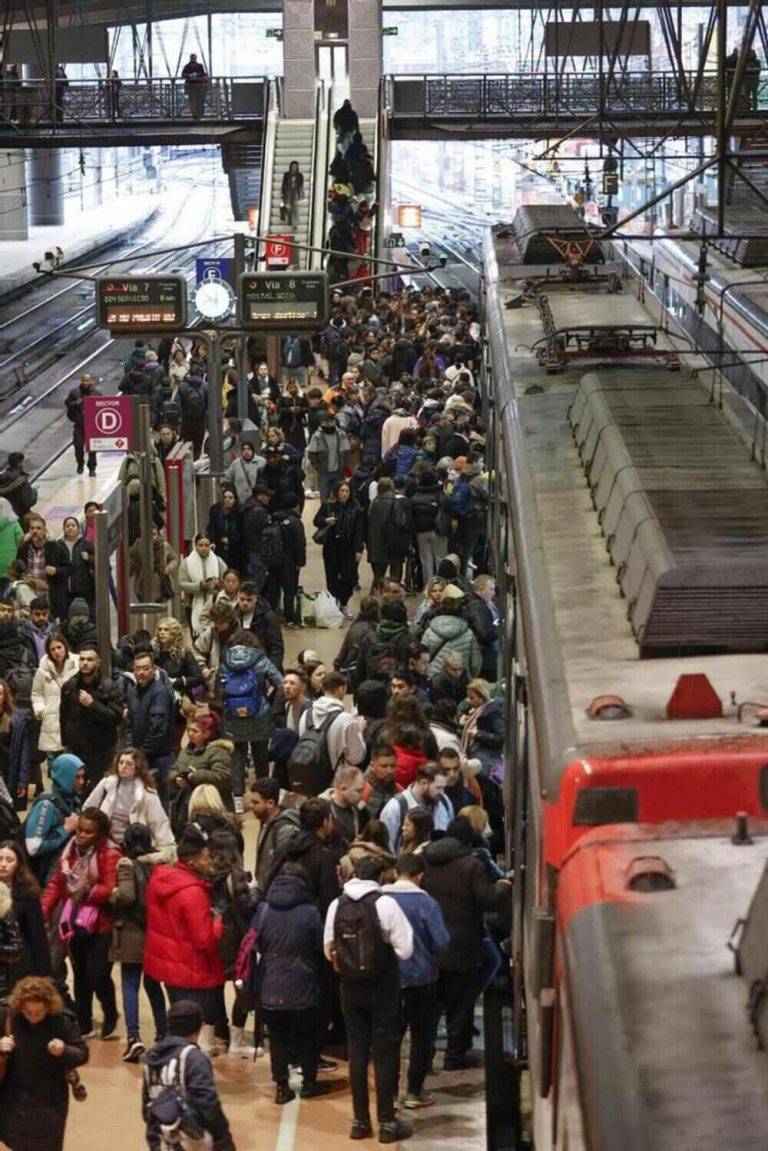 Cancelan 620 trenes por huelga Renfe y Adif