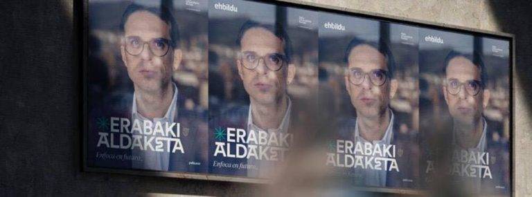 Cartel etarra de Bildu «Erabaki aldakETA»