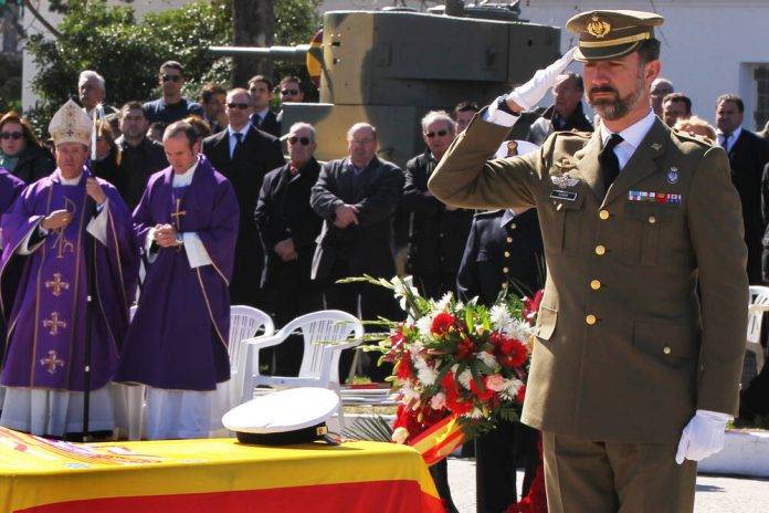 El Príncipe en el funeral por los fallecidos en la Academia de Ingenieros (2)