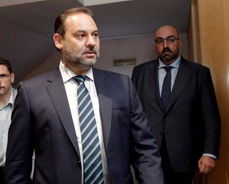 FECHA NO CONCRETADA, FECHA DE HECHOS RELACIONADOS, 23 DE FEBRERO DE 2024. El exministro de Transportes y exsecretario de Organización del PSOE, José Luis Ábalos (i), acompañado por Koldo García (d). Detenido el ex asesor de Ábalos por fraude en la compra de mascarillas de la pandemia del COVID 19. Efe