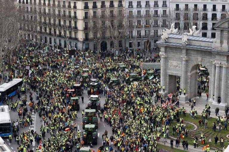 Masiva tractorada contra Agenda 2030 en Madrid