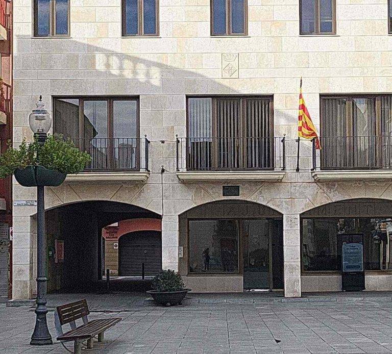 VOX exige al PSC colocar bandera de España en Calella