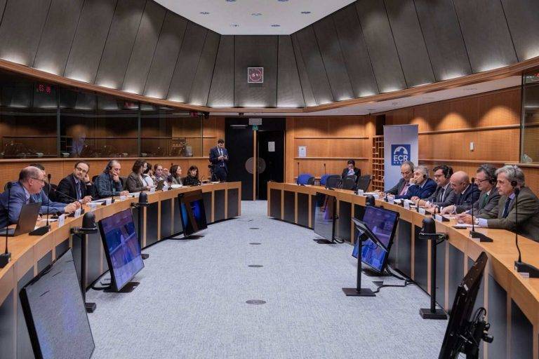 Vox contra lobos que pululan por Bruselas