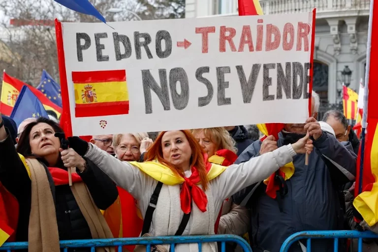 400.000 personas contra Pedro traidor