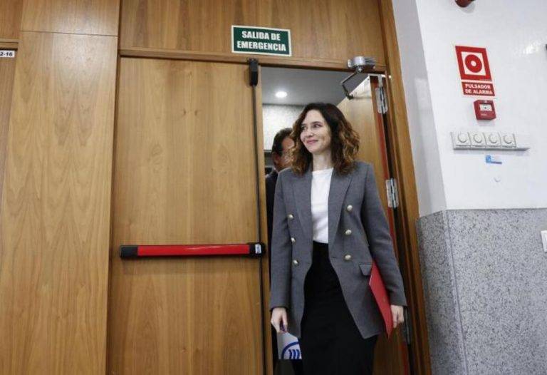 FOTOGRAFÍA. LEGANÉS MADRID (REINO DE ESPAÑA), 13/03/2024. Rechazada la querella contra Ayuso por la muerte de 7291 ancianos.- La presidente del Gobierno autonómico de la Comunidad de Madrid por el Partido Popular (PP) y líder del PP en Madrid, Isabel Natividad Díaz Ayuso, tras la reunión del Consejo de Gobierno de la comunidad este miércoles en Leganés, un día después de que se conociera la denuncia de la Fiscalía Provincial de Madrid contra su marido (Alberto González Amador) y otras cuatro personas por defraudar supuestamente "350.951 euros a Hacienda", a través de una trama de facturas falsas y sociedades pantalla. Efe