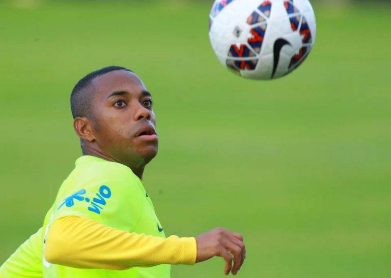 FOTOGRAFÍA. ITALIA, 11 DE JUNIO DE 2015. El futbolista Robson de Souza (São Vicente, 25 de enero de 1984) -más conocido como "Robinho" y apodado mundialmente como "El rey de la bicicleta" por la manera en que juega-. Efe