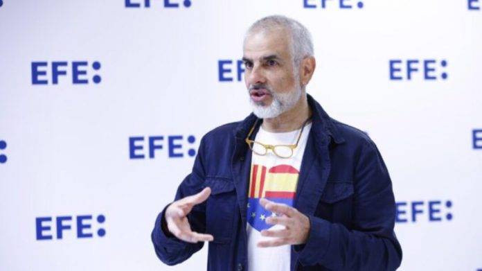 Carrizosa se reivindica como único candidato constitucionalista "no impuesto desde Madrid" FOTOGRAFÍA. BARCELONA (REINO DE ESPAÑA), DOMINGO DE RESURRECCIÓN 31 DE MARZO DE 2024. RECTIFICACIÓN| Carrizosa: "Cs es coco y enemigo para separatismo y adversario del PP y PSOE". El cabeza de lista de Ciutadans Partit de la Ciutadanía Ciudadanos (Cs) por Barcelona al Parlament de Catalunya y candidato de esta formación a la Presidència de Govern de la Generalitat de Catalunya para los comicio autonòmics del próximo domingo 12 de mayo de 2024 (12M), Carlos Carrizosa Torres, explica en una entrevista con la Agencia Efe cómo enfocará la cita electoral catalán, que puede provocar un cambio muy importante en el resto d ela legislatura del sanchismo en el resto de España, al depender el régimen sanchista de Pedro Sánchez Pérez-Castejón, completamente, de la antiEspaña "terrorista" en Cataluña. Es decir, si la derecha separatista Junts per Catalunya del golpista fugado, investigado por delito de "terrorismo" por parte del Tribunal Supremo, Carles Puigdemont Casamajó, puede sumar mayoría absoluta con el PSOE (Partit dels Socialistes de Catalunya, PSC) y gobernar su candidato Puigdemont al tiempo que la izquierda extrema separatista Esquerra Republicana de Catalunya (ERC) de Pere Aragonés García y delincuente indultado Oriol Junqueras Vies tenga también una oportunidad de hacerlo aunque sumando con la ultraizquierda Sumar (els Comuns), ese escenario pondrá contra las cuerdas al Sanchismo de la Moncloa. Dicho de otro modo, uno de los socios del Sanchismo ERC o JxCat le quitará el apoyo al líder sanchista y secretario general del Partido Socialista, Pedro Sánchez Pérez-Castejón, en el Congreso de los Diputados antes de finales de 2025. Efe