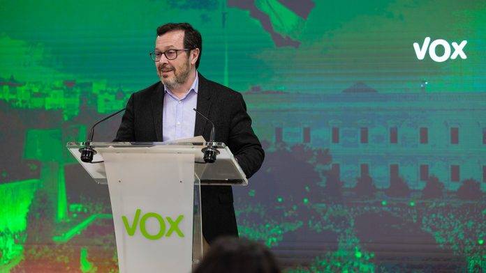 FOTOGRAFÍA. MADRID (REINO DE ESPAÑA), 18 DE MARZO DE 2024. Extrema preocupación de VOX por referéndum en Cataluña. El diputado del Grupo Parlamentario de Vox en la Asamblea de la Comunidad de Madrid, José Antonio Fúster Lamelas, es el nuevo nacional portavoz de VOX, quien se ha estrenado este mediodía en rueda de prensa posterior al Comité de Acción Política (CAP) de VOX en la sede nacional de su partido en calle Bambú 12 de la capital del Reino de España, Madrid. Lasvocesdelpueblo (Ñ Pueblo)