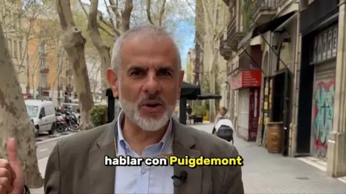 FOTOGRAFÍA. BARCELONA (REINO DE ESPAÑA), 27 DE MARZO DE 2024. Cs destapa el engaño de Feijóo: Hablar con Puigdemont El candidato de Ciutadans Partit de la Ciutadanía Ciudadanos (Cs) a presidir el Gobierno de la Generalitat de Catalunya y un de los últimos rescatadores de la idea Ciutadans, Carlos Carrizosa Torres, este Miércoles Santo, durante una declaración institucional de su candidatura al 12M catalán por las calles de Barcelona, desde donde ha cargado fuerte contra las traiciones de la derechista cobarde Partido Popular, una calle Génova 13 de Madrid que ha delegado este miércoles a su "marioneta" candidato de los populares a 12M, Alejandro Fernández Álvarez, la misión de ir preparando el terreno de la nueva alta traición tras los ofrecimientos de la amnistía durante 24 horas y los indultos del PP al golpista fugado Carles Puigdemont Casamajó. Lasvocesdelpueblo (Ñ Pueblo)