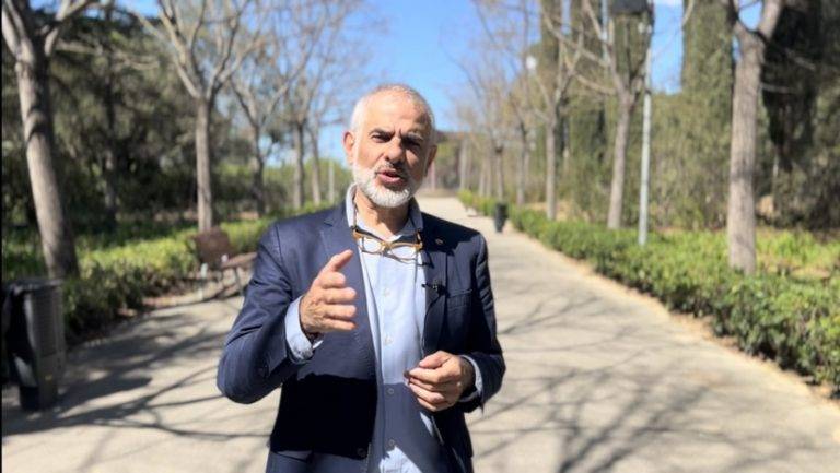 FOTOGRAFÍA. BARCELONA (REINO DE ESPAÑA), 28 DE MARZO DE 2024. Cs RATIFICA A CARRIZOSA CANDIDATO AL 12M CATALÁN. Detalle del candidato de Ciutadans Partit de la Ciutadanía Ciudadanos (Cs) a presidir el Govern autonòmic de la Generalitat de Catalunya, Carlos Carrizosa Torres, a las elecciones al Parlament autonòmic de Catalunya del próximo domingo 12 de mayo de 2024, registrado este Jueves Santo en Barcelona durante una declaración institucional a los catalanes tras su ratificación como candidato en unas elecciones primarias internas, informan fuentes de la formación al diario digital Lasvocesdelpueblo. Lasvocesdelpueblo (Ñ Pueblo)