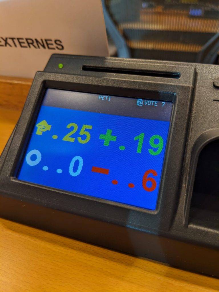 PE confirma la prohibición del español en Cataluña (España)