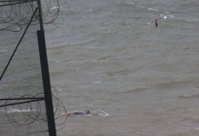 Ilegales y MENAs entran en España a nado