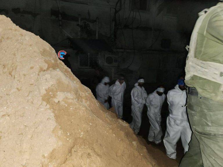 FOTOGRAFÍA. GAZA (PALESTINA), NOCHE DEL LUNES 18 DE MARZO Y MADRUGADA DEL MARTES 19 DE MARZO DE 2024. GUERRA CONTRA EL TERRORISMO ISLAMISTA EN LA FRANJA DE GAZA, PALESTINA. Israel actuó manteniendo la dignidad de los fallecidos. "La actividad continúa en el Hospital Shifa (Gaza)". Las Fuerzas de Defensa de Israel (FDI) del Ejército de defensa de Israel (Tzáhal) y el Servicio de Inteligencia y Seguridad General Interior de Israel (Shin Bet) continúan sus actividades en la zona del Hospital Shifa". "Hasta ahora, las fuerzas han eliminado a unos 90 terroristas y más de 300 han sido arrestados e interrogados". "Más de 160 sospechosos fueron llevados para una mayor investigación", confirman fuentes militares israelíes. FDI (Tzáhal)/Lasvocesdelpueblo (Ñ Pueblo)