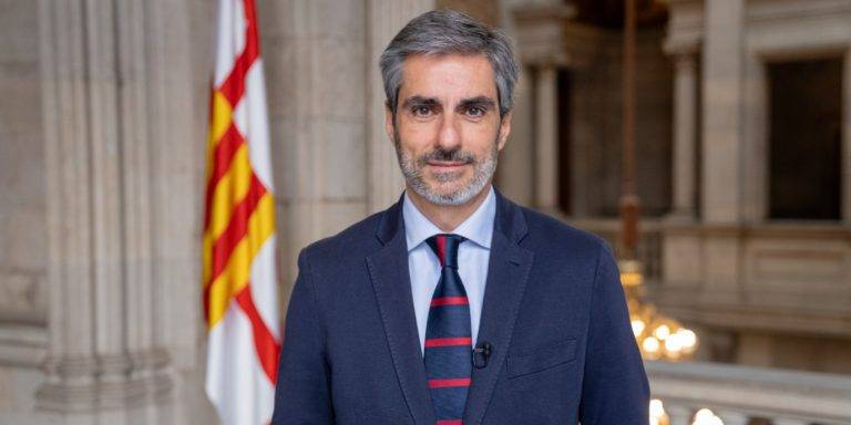 FOTOGRAFÍA. BARCELONA (REINO DE ESPAÑA), 22 DE MARZO DE 2024. La utilidad de VOX se hace realidad en Barcelona. El presidente del Grupo Municipal de VOX, Gonzalo de Oro-Pulido Plaza, consigue que Barcelona honrará a las víctimas del terrorismo con placas conmemorativas en lugares en los que se haya producido un asesinato terrorista. Lasvocesdelpueblo (Ñ Pueblo)