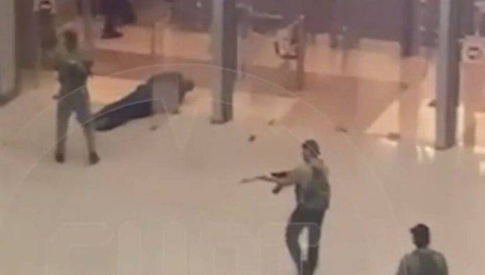 Masacre islamista en Krasnogorsk (Rusia) (3) FOTOGRAFÍA. KRASNOGORSK (MOSCÚ) RUSIA, 22 DE MARZO DE 2024. Masacre islamista en Krasnogorsk (Rusia) deja al menos 60 muertos en el Crocus City Hall, sala de los conciertos de esta ciudad. Islamistas reivindican el mayor atentado en 20 años en Rusia, en plena invasión rusa de Ucrania. Captura vídeo de la masacre. Lasvocesdelpueblo (Ñ Pueblo)