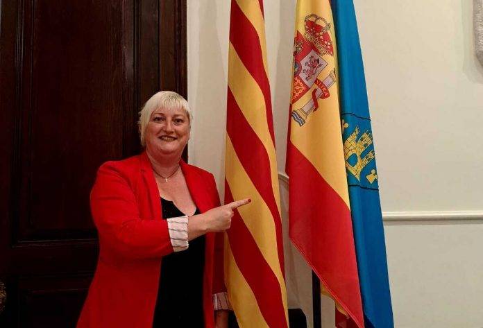 FOTOGRAFÍA. PALAMÓS (GERONA) REINO DE ESPAÑA, 20 DE MARZO DE 2024. Ruz conquista Palamós y ondea bandera española. El Grupo Municipal en el Ayuntamiento de Palamós, municipio y localidad española de la provincia de Gerona, en la Comunidad autónoma de Cataluña, perteneciente a la comarca del Bajo Ampurdán junto a la costa del mar Mediterráneo, que lidera la política gerundense Cristina Ruz Navarro, ha conquistado hoy Palamós y ha ondeado la bandera de España en el Pleno del Ayuntamiento. Lasvocesdelpueblo (Ñ Pueblo)