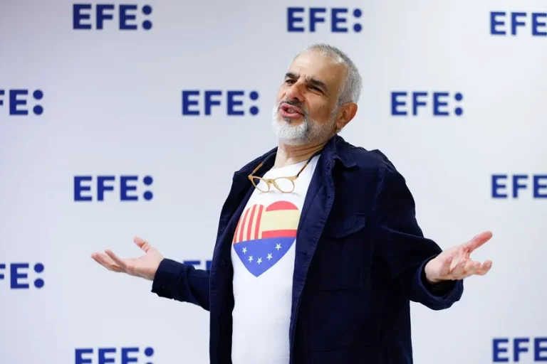 FOTOGRAFÍA. BARCELONA (REINO DE ESPAÑA), VIERNES SANTO 29 DE MARZO DE 2024. Cs: El PP es el "primo" del PSOE con Junts en Cataluña. Trabas de Cs para impedir candidatura de Puigdemont. El candidato de Ciutadans Partit de la Ciutadanía Ciudadanos (Cs) a presidir el Govern de la Generalitat de Catalunya y líder de Cs en Cataluña, Carlos Carrizosa Torres, durante una entrevista con la Agencia Efe, publicada este Viernes Santo, sobre la actualidad política en Cataluña. Efe