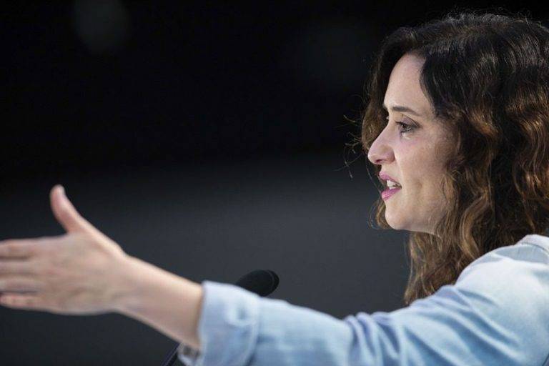 FOTOGRAFÍA. VIGO (GALICIA) REINO DE ESPAÑA, 15/02/2024. Caso marido Ayuso| El TSJM investiga a los fiscales María Pilar Rodríguez Fernández y Julián Salto Torres .- La presidente de la Comunidad de Madrid y presidente del Partido Popular de Madrid, Isabel Natividad Díaz Ayuso, durante su intervención en un acto electoral de las elecciones autonómicas gallegas celebrado este jueves en Vigo. Efe