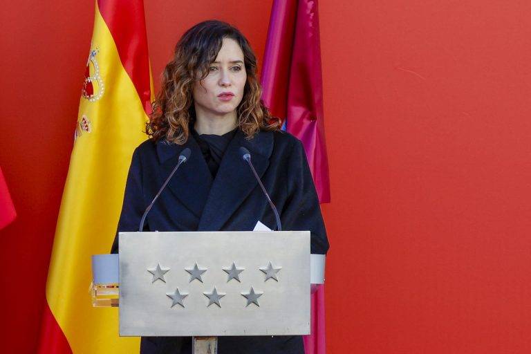 FOTOGRAFÍA. MADRID (REINO DE ESPAÑA), 11 DE MARZO DE 2024. Ayuso declina la invitación de Pedro Sánchez por "difamar" a ella "en viaje oficial a Bruselas con gravísimas acusaciones". La trama de facturas falsas del marido de Ayuso y sociedades pantalla "con la finalidad de minorar la cuota tributaria a satisfacer".El 20 aniversario de los atentados terroristas del 11M en Estación Atocha, Madrid. La presidente de la Comunidad de Madrid y del Partido Popular de Madrid, Isabel Navidad Díaz Ayuso, este lunes, el acto en memoria de las víctimas de los atentados ocurridos en Madrid el 11 de marzo de 2004. Efe