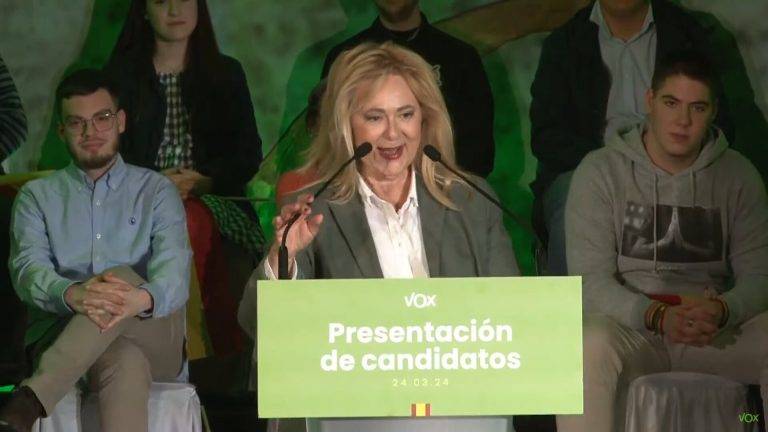FOTOGRAFÍA. VITORIA (LAS VASCONGADAS) REINO DE ESPAÑA, 24 DE MARZO DE 2024. La candidata Pérez critica el terror multicultural. El presidente de VOX, Santiago Abascal Conde, ha anunciado este domingo durante su comparecencia ante la prensa, tras la celebración del Comité Ejecutivo Nacional (CEN) de esta mañana en Vitoria, las Vascongadas, las ratificaciones de las listas electorales de su formación a las elecciones vascongadas del 21 de abril, lideradas por la diputada vasca María Amaia Martínez Grisaleña (Amaia Martínez) por Álava; los cabezas de listas por Guipúzcoa, Andrés Paramio Junquera; por Vizcaya, María Pérez Fernández; a las elecciones catalanas del 12 de mayo de 2024, lideradas por el secretario general del partido y presidente del Grupo Parlamentario de la formación en Cataluña, Ignacio Garriga Vaz de Concieçao; y las de las elecciones europeas del 6 y 9 de junio de 2024, lideradas por actual jefe de la delegación de VOX al Parlamento Europeo, Jorge Buxadé Villalba; el vicepresidente del Grupo Parlamentario en la Eurocámara, Hermann Leopoldo Tertsch del Valle-Lersundi (Hermann Tertsch), y al exdirigente de Ciutadans Partit de la Ciutadanía Ciudadanos (Cs) y portavoz del grupo Parlamentario de Cs en el Congreso de los Diputados, Juan Carlos Girauta Vidal. Lasvocesdelpueblo (Ñ Pueblo).