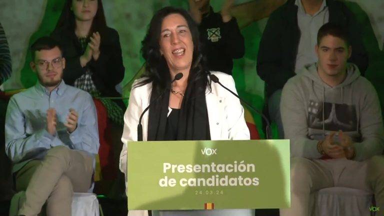 FOTOGRAFÍA. VITORIA (LAS VASCONGADAS) REINO DE ESPAÑA, 24 DE MARZO DE 2024. CIS dice que VOX seguirán en el Parlamento vascongado. Candidata Amaia: El delirio separatista va a acabar con lo vasco. El presidente de VOX, Santiago Abascal Conde, ha anunciado este domingo durante su comparecencia ante la prensa, tras la celebración del Comité Ejecutivo Nacional (CEN) de esta mañana en Vitoria, las Vascongadas, las ratificaciones de las listas electorales de su formación a las elecciones vascongadas del 21 de abril, lideradas por la diputada vasca María Amaia Martínez Grisaleña (Amaia Martínez) (en la imagen) por Álava; los cabezas de listas por Guipúzcoa, Andrés Paramio Junquera; por Vizcaya, María Pérez Fernández; a las elecciones catalanas del 12 de mayo de 2024, lideradas por el secretario general del partido y presidente del Grupo Parlamentario de la formación en Cataluña, Ignacio Garriga Vaz de Concieçao; y las de las elecciones europeas del 6 y 9 de junio de 2024, lideradas por actual jefe de la delegación de VOX al Parlamento Europeo, Jorge Buxadé Villalba; el vicepresidente del Grupo Parlamentario en la Eurocámara, Hermann Leopoldo Tertsch del Valle-Lersundi (Hermann Tertsch), y al exdirigente de Ciutadans Partit de la Ciutadanía Ciudadanos (Cs) y portavoz del grupo Parlamentario de Cs en el Congreso de los Diputados, Juan Carlos Girauta Vidal. Lasvocesdelpueblo (Ñ Pueblo).