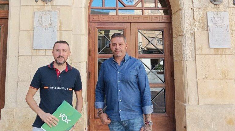 FOTOGRAFÍA. EL VENDRELL (TARRAGONA) REINO DE ESPAÑA, 21 DE MARZO DE 2024. Vandalismo en inseguridad en Camino del Colesterol de El Vendrell. El Grupo Municipal de VOX en el Ayuntamiento de El Vendrell (Tarragona) -que integran Antonio Moreno Vera (portavoz) (i) e Ismael Pérez Coral (edil) (d)- consciente de la importancia de promover la salud y el bienestar de los ciudadanos, ha presentado una moción destinada a mejorar y adecuar el conocido Camino del Colesterol. Lasvocesdelpueblo (Ñ Pueblo)