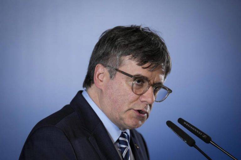 FOTOGRAFÍA. BRUSELAS (BÉLGICA), 26 DE MARZO DE 2024. Puigdemont: El liderazgo de Sánchez se ha debilitado. El golpista prófugo de la Justicia española y líder de Junts per Catalunya (JxCat), Carles Puigdemont Casamajó, durante uno de sus shows en la capital de la Unión Europea. Efe