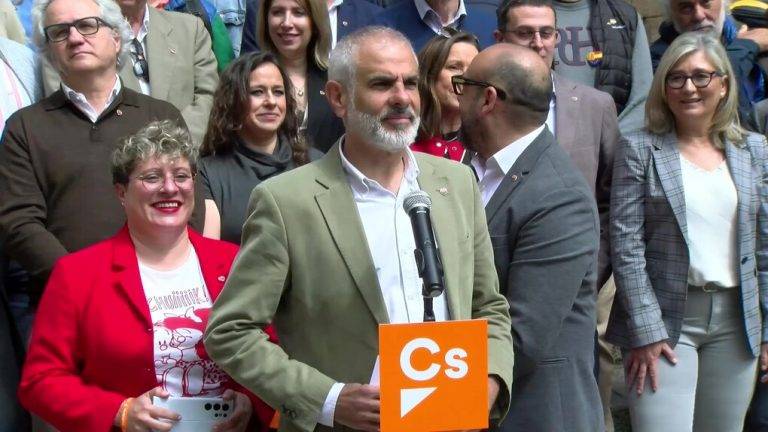 FOTOGRAFÍA. BARCELONA (CATALUÑA) REINO DE ESPAÑA, 27 DE ABRIL DE 2024. Cs pide el voto de socialistas traicionados por Sánchez. El candidato a Presidente del Govern catalán de Ciutadans (Cs), Carlos Carrizosa Torres (2 i), ha sido arropado por los presidentes Autonómicos del partido, entre los que estaban los de Andalucía, la Comunidad Valenciana, las Islas Baleares, Asturias, Galicia, el País Vasco y Madrid. Hasta el Tinell se ha acercado también la ex-portavoz política de Cs, Patricia Guasp Barrero, que ha querido brindar su apoyo al candidato Carrizosa en esta campaña. Emotivo ha sido el reencuentro con su sucesor en la portavocía nacional, Jordi Cañas Pérez (3 i), "una conjura" para que Cs en España sea la alternativa en este nuevo ciclo electoral. Lasvocesdelpueblo (Ñ Pueblo)