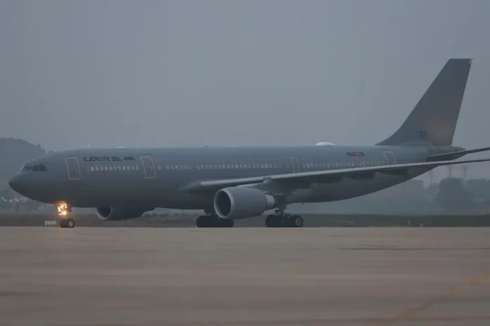 FOTOGRAFÍA. REINO DE ESPAÑA, AÑO 2024. El Ejército trae a casa desde Tailandia al español cuya vida peligra. Detalle de un avión del Ejército del Aire del Reino de España en servicio. Efe