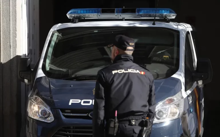 FOTOGRAFÍA. SANLÚCAR DE BARRAMEDA (CÁDIZ) REINO DE ESPAÑA, 25 DE FEBRERO DE 2024. EYA da paso decisivo para hacer realidad la Equiparación. A/A Ricardo Ferris inspector jefe de policía retirado de la comisaría distrito Valencia centro. Detalle de un furgón del Cuerpo Nacional de Policía del Reino de España. Efe