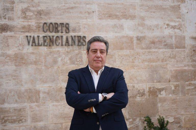 FOTOGRAFÍA. VALENCIA (REINO DE ESPAÑA), 22 DE ABRIL DE 2024. VOX exige publicar nacionalidad de autores de "violencia de género". El portavoz del Grupo VOX Corts Valencianes, José María Llanos Pitarch. Lasvocesdelpueblo (Ñ Pueblo) 