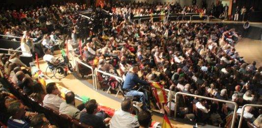 FOTOGRAFÍA. TARRASA (BARCELONA) REINO DE ESPAÑA, 11 DE ABRIL DE 2024. Mil catalanes arropan a candidatos de VOX en Tarrasa. VOX presenta a sus candidatos para el 12M catalán en la Factoría Cultural de Tarrasa (Barcelona) con protagonista número uno el orgullo español y catalán, además: el líder de la oposición en España y presente de VOX, Santiago Abascal Conde, el cabeza de lista por Barcelona al parlament de Catalunya y candidato a Presidente del Govern de la Generalitat de Catalunya, Ignacio Garriga Vaz de Conceição, el presidente provincial de Barcelona y número 3 de VOX por Barcelona al Parlament de Catalunya el 12M, Joan Garriga Doménech, el candidato de VOX por Gerona, Alberto Tarradas Peneque, el candidato de VOX por Tarragona, Sergio Macián de Greef, el candidato de VOX por Lérida, Rafael Villafranca Merce, y la portavoz municipal y líder local de VOX, Alicia Tomás Martínez. Otros protagonista han sido las multitudes catalanas que han abaratado el auditorio de de la Factoría Cultural de Tarrasa y los grupos del Ku Klux Klan separatista. Lasvocesdelpueblo (Ñ Pueblo)
