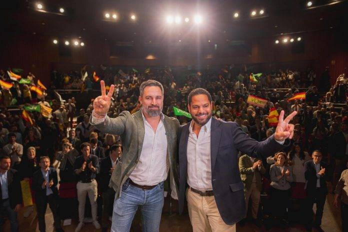 Mil catalanes arropan a candidatos de VOX en Tarrasa (3) FOTOGRAFÍA. TARRASA (BARCELONA) REINO DE ESPAÑA, 11 DE ABRIL DE 2024. Garriga: No nos sentaremos a negociar con Junts: batalla frontal. Mil catalanes arropan a candidatos de VOX en Tarrasa. VOX presenta a sus candidatos para el 12M catalán en la Factoría Cultural de Tarrasa (Barcelona) con protagonista número uno el orgullo español y catalán, además: el líder de la oposición en España y presente de VOX, Santiago Abascal Conde (i), el cabeza de lista por Barcelona al parlament de Catalunya y candidato a Presidente del Govern de la Generalitat de Catalunya, Ignacio Garriga Vaz de Conceição (d), el presidente provincial de Barcelona y número 3 de VOX por Barcelona al Parlament de Catalunya el 12M, Joan Garriga Doménech, el candidato de VOX por Gerona, Alberto Tarradas Peneque, el candidato de VOX por Tarragona, Sergio Macián de Greef, el candidato de VOX por Lérida, Rafael Villafranca Merce, y la portavoz municipal y líder local de VOX, Alicia Tomás Martínez. Otros protagonista han sido las multitudes catalanas que han abaratado el auditorio de de la Factoría Cultural de Tarrasa y los grupos del Ku Klux Klan separatista. Lasvocesdelpueblo (Ñ Pueblo)