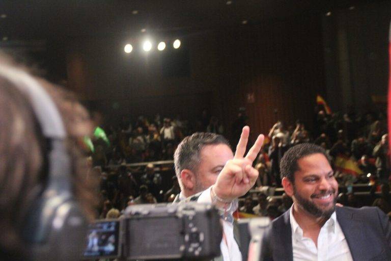 FOTOGRAFÍA. TARRASA (BARCELONA) REINO DE ESPAÑA, 11 DE ABRIL DE 2024. Vídeo presentación candidatos VOX al 12M. Mil catalanes arropan a candidatos de VOX en Tarrasa. VOX presenta a sus candidatos para el 12M catalán en la Factoría Cultural de Tarrasa (Barcelona) con protagonista número uno el orgullo español y catalán, además: el líder de la oposición en España y presente de VOX, Santiago Abascal Conde, el cabeza de lista por Barcelona al parlament de Catalunya y candidato a Presidente del Govern de la Generalitat de Catalunya, Ignacio Garriga Vaz de Conceição, el presidente provincial de Barcelona y número 3 de VOX por Barcelona al Parlament de Catalunya el 12M, Joan Garriga Doménech, el candidato de VOX por Gerona, Alberto Tarradas Peneque, el candidato de VOX por Tarragona, Sergio Macián de Greef, el candidato de VOX por Lérida, Rafael Villafranca Merce, y la portavoz municipal y líder local de VOX, Alicia Tomás Martínez. Otros protagonista han sido las multitudes catalanas que han abaratado el auditorio de de la Factoría Cultural de Tarrasa y los grupos del Ku Klux Klan separatista. Lasvocesdelpueblo (Ñ Pueblo)