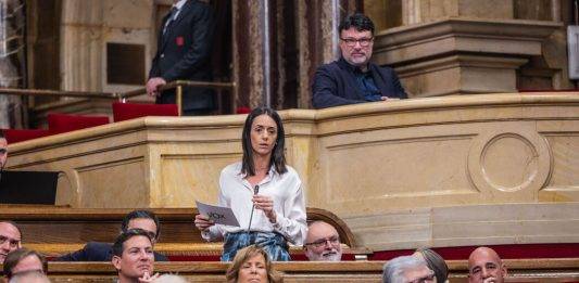 FOTOGRAFÍA. BARCELONA (REINO DE ESPAÑA), AÑO 2023. Mónica Lora Cisquer es número 5 de VOX al 12M. La política catalana, madre de familia numerosa y vecina de la capital del Maresme (Mataró), Mónica Lora Cisquer, durante una sesión de control al régimen separatista de que okupa el Palacio del Govern de la Generalitat de Catalunya y preside el aprendiz de dictador hispanófobo y ultra de la extrema izquierda separatista Esquerra Republicana de Catalunya (ERC), Pere Aragonés García. Lasvocesdelpueblo (Ñ Pueblo)