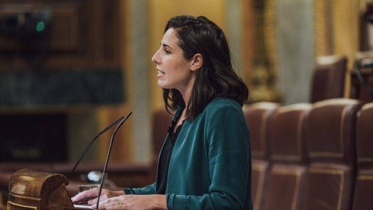 FOTOGRAFÍA. MADRID (REINO DE ESPAÑA), 02 DE ABRIL DE 2024. Propuesta no de ley de VOX en defensa de los más de 1.500.000 de personas con autismo en España. La diputada de VOX por Almería al Congreso de los Diputados, Rocío de Meer Méndez, ha afirmado que "as personas con trastornos del espectro autista y conductuales se enfrentan a muchísimas dificultades". "Hoy hemos querido poner el foco en el acoso escolar por las cifras tan descarnadas que presenta. Los políticos no deberíamos estar para ponernos un lacito azul y conmemorar este día sin más, sino para trabajar para que ningún niño y ninguna familia tenga que vivir un calvario sin que hagamos absolutamente nada". Lasvocesdelpueblo (Ñ Pueblo)