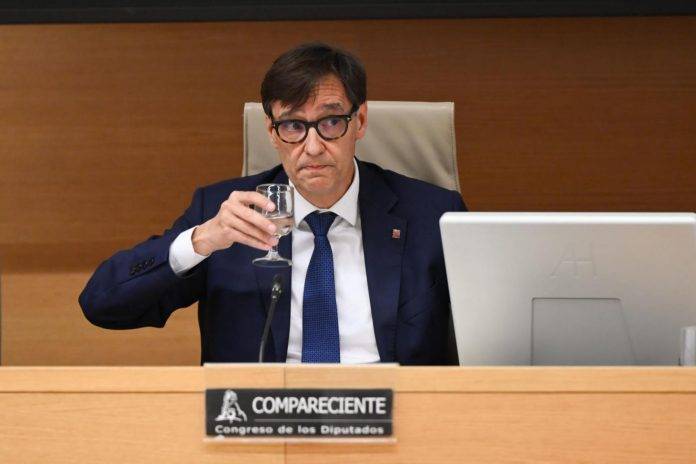 FOTOGRAFÍA. MADRID (REINO DE ESPAÑA), 22 DE ABRIL DE 2024. COMISIÓN DE INVESTIGACIÓN DEL CASO KOLDO (KOLDO GARCÍA IZAGUIRRE). Illa admite que se reunió con Koldo. El exministro de Sanidad y candidato del Partit dels Socialistes de Catalunya (PSC) a President del Govern de la Generalitat de Catalunya para las elecciones del 12M catalán, Salvador Illa Roca, comparece en la comisión que investiga en el Congreso de los Diputados los contratos sanitarios durante la pandemia del covid 19, este lunes, después de hallarse cobros millonarios de comisiones en los contratos de compra de mascarillas, que ya investiga la Justicia con varios imputados. Efe