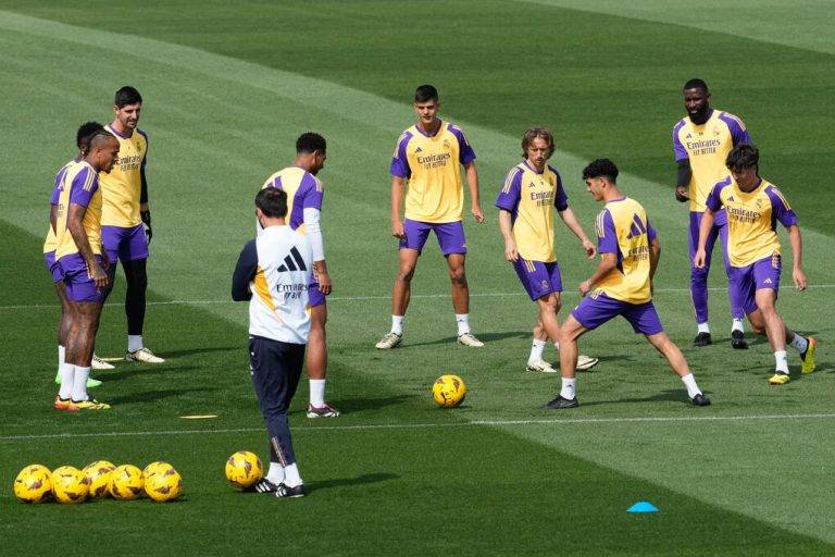 FOTOGRAFÍA. MADRID (REINO DE ESPAÑA), 20 DE ABRIL DE 2024. Los "tocados" en la batalla de Mánchester irán al Clásico. Los jugadores del Real Madrid, durante el entrenamiento realizado en la Ciudad Deportiva de Valdebebas para preparar el partido de Liga frente al FC Barcelona. Efe