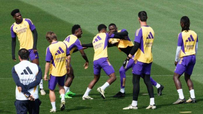 FOTOGRAFÍA. MADRID (REINO DE ESPAÑA), 20 DE ABRIL DE 2024. Vinícius listo para Clásico frente al Barça. Los jugadores del Real Madrid Vinicius Jr., Rodrygo y Antonio Rudiger, entre otros, durante el entrenamiento realizado en la Ciudad Deportiva de Valdebebas para preparar el partido de Liga frente al FC Barcelona. Efe