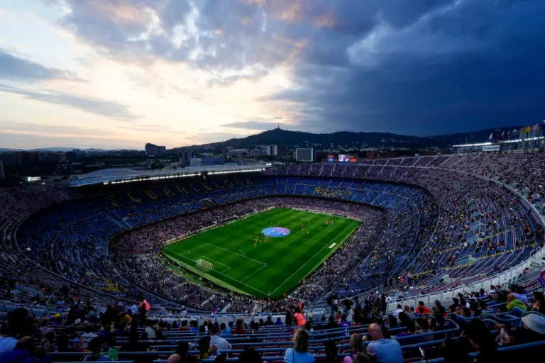 FOTOGRAFÍA. BARCELONA (REINO DE ESPAÑA), 27 DE MAYO DE 2023. ¿Está el FC Barcelona de vuelta a la élite del fútbol europeo? Vista del estadio Camp Nou antes de un FC Barcelona y RCD Mallorca, en el Camp Nou. El Barcelona, campeón de Laliga desde hace varias jornadas, se despedirá este domingo del Camp Nou, una instalación en la que ha jugado los últimos 66 años, y lo hará en un intrascendente encuentro ante el Mallorca (19:00 CET), que se presenta diezmado por las bajas. Efe