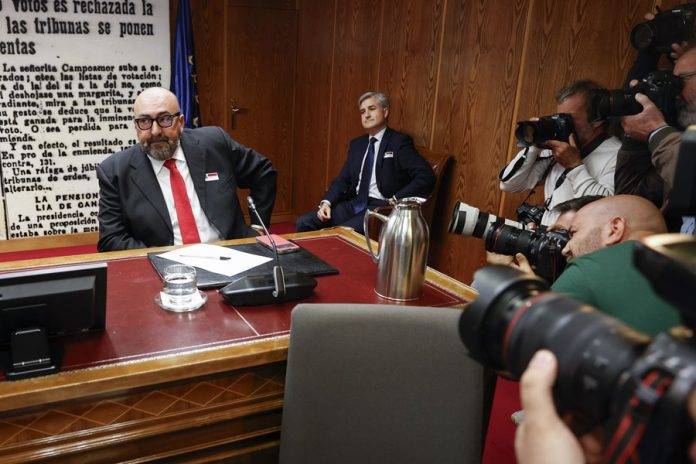 FOTOGRAFÍA. MADRID (REINO DE ESPAÑA), 22/04/2024. COMISIONES INVESTIGACION MASCARILLAS . Koldo García (i), que fuera asesor del exministro José Luis Ábalos, a su llegada para comparecer ante la comisión del Senado por su imputación en la presunta trama de corrupción por la compraventa de mascarillas durante la pandemia, este lunes, en la Cámara Alta. Efe