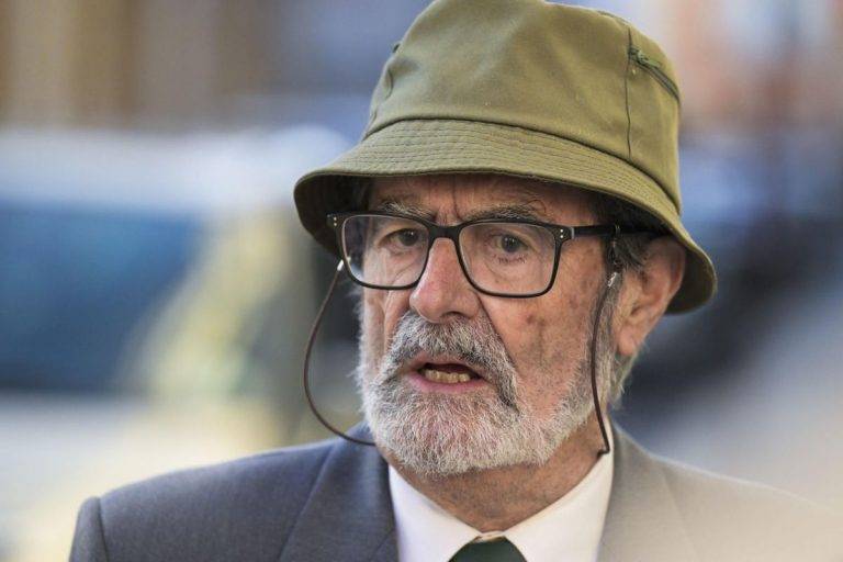 FOTOGRAFÍA. CIUDAD REAL (REINO DE ESPAÑA), 10 D ABRIL DE 2024. Se ha registrado la llegada del librero José Lomas -que padece un trastorno delirante y un trastorno mixto de la personalidad (esquizo-paranoide/esquizofrenia paranoide), antigua paranoia- a la Audiencia Provincial de Ciudad Real donde es juzgado por un tribunal popular por la muerte del ladrón Nelson David Ramírez quien entró a robar en su casa y el librero acabó con él a tiros, varios disparos hasta la muerte de él, volviendo a cargar nuevamente su fusil a esperar que se levantara. Efe