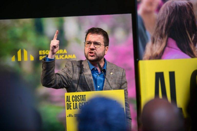 FOTOGRAFÍA. TARRASA (BARCELONA) REINO DE ESPAÑA, 01 SE MAYO DE 2024. Aragonés: PSC y JxCat "expulsarán a ERC del Govern". El presidente de la Generalitat de Cataluña y candidato de Esquerra Republicana de Catalunya (ERC) a la reelección, Pere Aragonés, participa este miércoles en un acto de campaña electoral de ERC en Tarrasa (Barcelona). Lasvocesdelpueblo