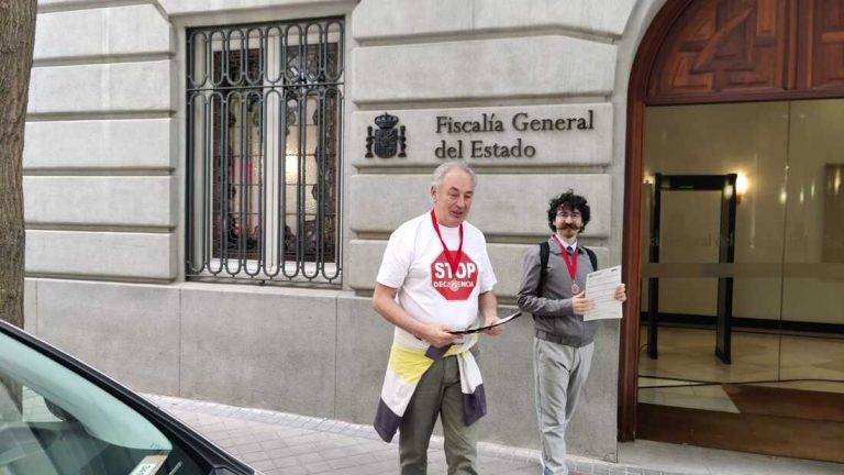FOTOGRAFÍA. MADRID (REINO DE ESPAÑA), 17 DE MAY DE 2024. El presidente del partido político Progresistas contra la corrupción (PCLC), Francisco Javier Marzal Mercader, junto a representantes de la entidad Asociación Plataforma Elecciones Transparentes (APET) y un grupo de simpatizantes y afiliados han denunciado "el fraude electoral en las Elecciones Generales de 2023 (23J)", ante el Fiscal General del Estado. Así consta en el documento que el diario digital Lasvocesdelpueblo ha tenido acceso. Lasvocesdelpueblo (Ñ Pueblo)