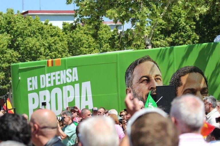 FOTOGRAFÍA. CORNELLÁ DE LLOBREGAT (BARCELONA) REINO DE ESPAÑA, 05 DE MAYO DE 2024. GRAN ACTO ELECTORAL DEL 12M DE VOX. Abascal: No toda África cabe en Cornellá; Cornellá es España no Marruecos. El líder opositor español Santiago Abascal Conde -tras comparecer ante la prensa y someterse a los interrogatorios de los periodistas- hay concluye el fin de semana de campaña electoral en el bastión socialista de Cornellá de Llobregat, comarca del Bajo Llobregat, en la provincia de Barcelona, donde ha reunido a cientos de personas en un acto en el que han estado también, y junto al candidato a presidente del Govern de la Generalitat de Catalunya y cabeza de lista por Barcelona al Parlament de Catalunya, Ignacio Garriga Vaz de Conceiçao, el vicepresidente del Gobierno de la Junta de Castilla y León y miembro de VOX, Juan García Gallardo Frings, la portavoz parlamentaria del Grupo Parlamentario de VOX en el Congreso de los Diputados, María José Rodríguez de Millán Parro (Pepa Millán), el candidato de VOX a las elecciones europeas del 9 de junio de 2024, Jorge Buxadé Villalba; el alcalde de Perpiñán (Francia), Louis Aliot, los número 3 y 6 de VOX por Barcelona al Parlament de Catalunya, Joan Garriga Doménech, y la joven política catalana Júlia Calvet Puig, entre otros miembros de la candidatura por Barcelona, como las número 2 y 5, María Elisa García Fuster y Mónica Lora Cisqué, entre otros, y el portavoz del Grupo Municipal de VOX en el Ayuntamiento de Cornellá de Llobregat, Iván Cánova Casanova, según ha podido comprobar Lasvocesdelpueblo. Lasvocesdelpueblo (Ñ Pueblo)