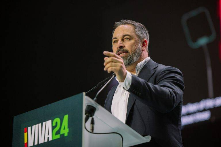 FOTOGRAFÍA. MADRID (REINO DE ESPAÑA, 19 DE MAYO DE 2024. Abascal: Los racistas son ellos; mercaderes de esclavos de pateras. La Resistencia internacional y el patriotismo internacional destruyen el socialismo en Madrid ante más de 10.800 partidarios de su última jornada de Asamblea "Europa Viva 24", que ha organizado do Vox, con protagonistas: Abascal, Milei, Meloni, Le Pen, José Antonio Ortega Lara, Roger Severino, Matt y Mercedes Schlapp, José Antonio Kast, Andrés Ventura, Buxadé, Amichai Chikli, Víktor Orbán y Mateusz Morawiecki, en el Palacio de Vistalegre de la Comunidad de Madrid. Lasvocesdelpueblo (Ñ Pueblo)