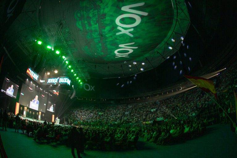FOTOGRAFÍA. MADRID (REINO DE ESPAÑA, 19 DE MAYO DE 2024. Acusación Popular: La amnistía no se puede aplicar al Procés . Vídeo Viva 24: Abrirle la puerta al socialismo es invitar a la muerte. La Resistencia internacional y el patriotismo internacional destruyen el socialismo en Madrid ante más de 10.800 partidarios de su última jornada de Asamblea "Europa Viva 24", que ha organizado do Vox, con protagonistas: Abascal, Milei, Meloni, Le Pen, José Antonio Ortega Lara, Roger Severino, Matt y Mercedes Schlapp, José Antonio Kast, Andrés Ventura, Buxadé, Amichai Chikli, Víktor Orbán y Mateusz Morawiecki, en el Palacio de Vistalegre de la Comunidad de Madrid. Lasvocesdelpueblo (Ñ Pueblo)