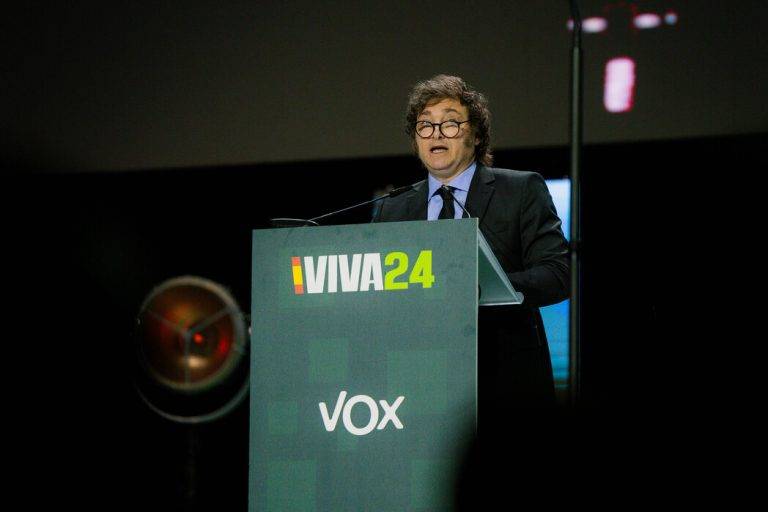 FOTOGRAFÍA. MADRID (REINO DE ESPAÑA, 19 DE MAYO DE 2024. Discurso de Milei en Madrid: "El socialismo es la muerte". La Resistencia internacional y el patriotismo internacional destruyen el socialismo en Madrid ante más de 10.800 partidarios de su última jornada de Asamblea "Europa Viva 24", que ha organizado do Vox, con protagonistas: Abascal, Javier Gerardo Milei (en la imagen), Meloni, Le Pen, José Antonio Ortega Lara, Roger Severino, Matt y Mercedes Schlapp, José Antonio Kast, Andrés Ventura, Buxadé, Amichai Chikli, Víktor Orbán y Mateusz Morawiecki, en el Palacio de Vistalegre de la Comunidad de Madrid. Lasvocesdelpueblo (Ñ Pueblo)