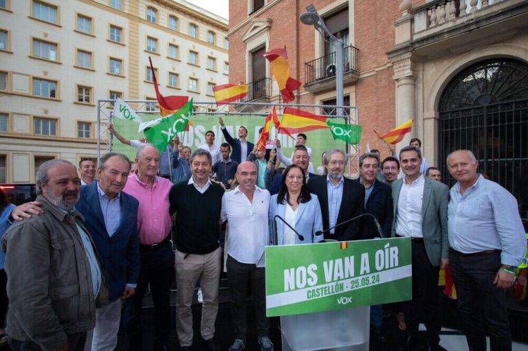 FOTOGRAFÍA. CASTELLÓN (COMUNITAT VALENCIANA) REINO DE ESPAÑA, 25 DE MAYO DE 2024. Buxadé: "Europeístas somos nosotros". Mitin de VOX elecciones europeas del domingo 9 de junio de 2024 (9J) en Castellón con el candidato al Parlamento Europeo y vicepresidente del Comité de Acción Política de VOX (CAP), Jorge Buxadé Villalba; el número tres de la candidatura, Juan Carlos Girauta Vidal; la presidente de las Cortes Valencianas por VOX, María de los Llanos Massó Linares (Llanos Massó); y el vicepresidente del Gobierno de la Generalidad Valenciana por VOX, Vicente Barrera Simó, bajo lema "Nos van a oír" en Europa. Lasvocesdelpueblo (Ñ Pueblo)